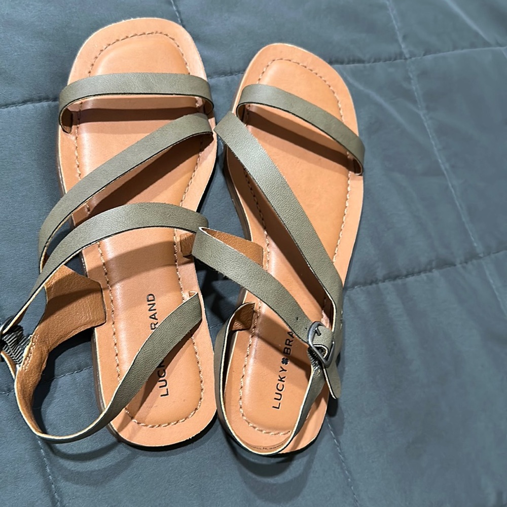 Lucky Brand green sandals size 7.